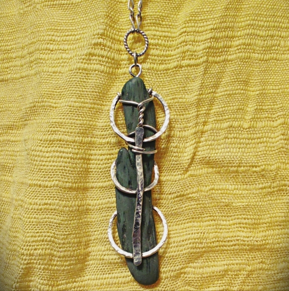 California Jade Pendant On A Sterling Silver Chain With Jasper Accents. - Picture 2 of 2